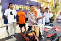 Dirkrimsus Polda Jambi Kombes Taufik Nurmandya saat memberikan keterangan pers terkait penangkapan pelaku pembakaran lahan