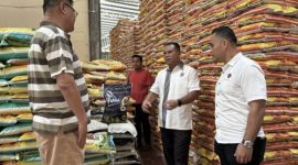 Kombes Taufik Nurmandya Saat Cek Stok Beras Disejumlah Gudang