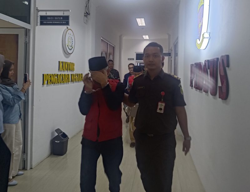 Para Tersangka Perumda Tirta Pengabuan Ditahan 