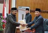 Foto Ist/ Bupati Tanjabbar Anwar Sadat dan Ketua DPRD Tanjabbar Hamdani