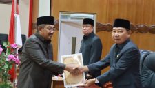Foto Ist/ Bupati Tanjabbar Anwar Sadat dan Ketua DPRD Tanjabbar Hamdani