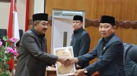 Foto Ist/ Bupati Tanjabbar Anwar Sadat dan Ketua DPRD Tanjabbar Hamdani