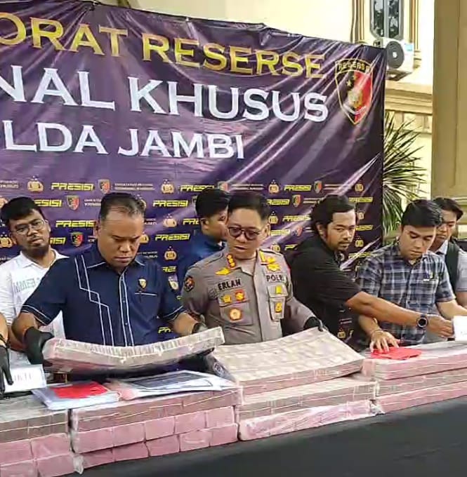 Ditreskrimsus Polda Jambi Gelar Konpers Penangkapan Tiga Tersangka Pembobol Bank Jambi